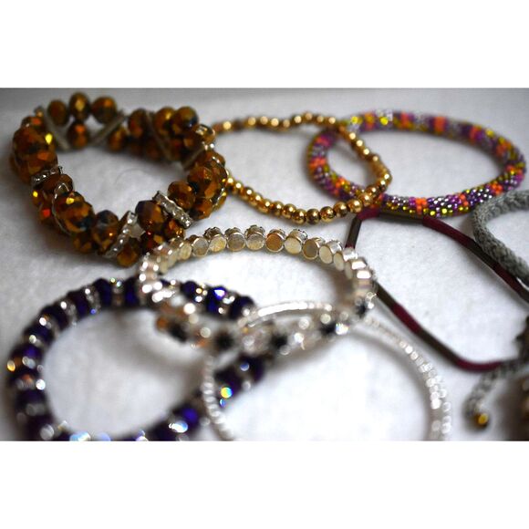 Stunning Trendy Lot Of 33 Mics. Styles/Colors Stackable Bracelets - Picture 5 of 7